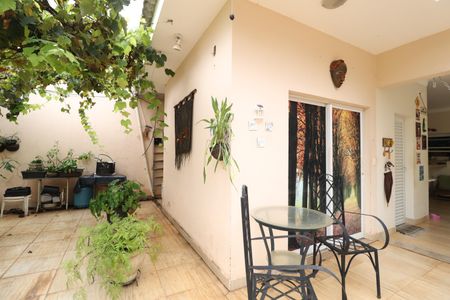 Casa para alugar com 390m², 3 quartos e 2 vagasQuarto de depósito