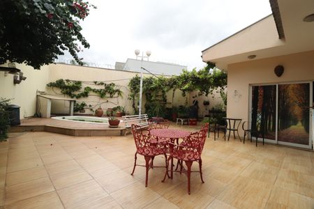 Casa para alugar com 390m², 3 quartos e 2 vagasQuintal