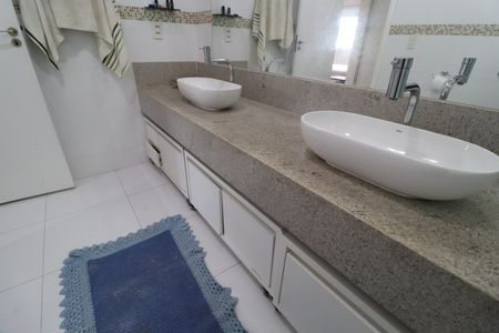 Casa para alugar com 390m², 3 quartos e 2 vagasBanheiro do Quarto 1