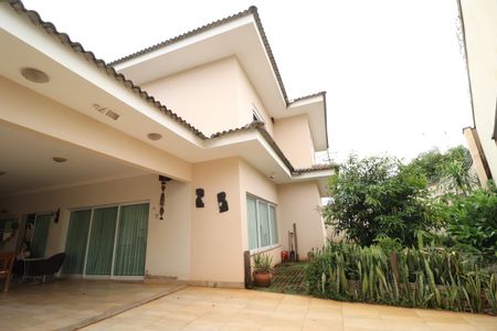 Casa para alugar com 390m², 3 quartos e 2 vagasFachada