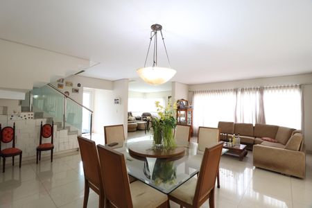 Sala de casa para alugar com 3 quartos, 390m² em Jardim Karaíba, Uberlândia