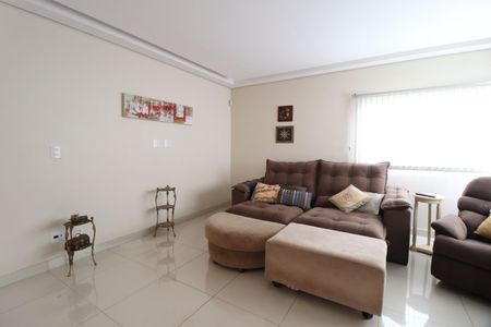 Casa para alugar com 390m², 3 quartos e 2 vagasSala