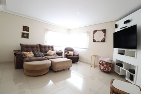 Sala de casa para alugar com 3 quartos, 390m² em Jardim Karaíba, Uberlândia