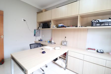 Casa para alugar com 390m², 3 quartos e 2 vagasEscritório