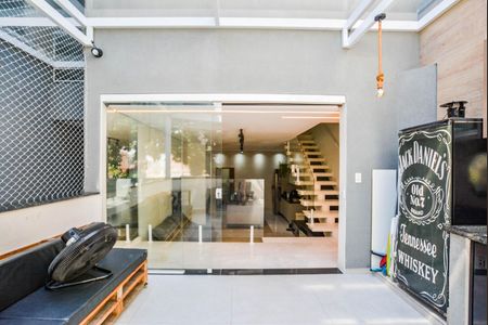 Casa à venda com 165m², 3 quartos e 1 vagaÁrea gourmet