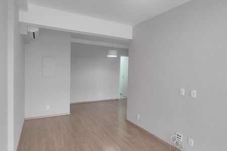 Apartamento para alugar com 96m², 3 quartos e 2 vagas Apartamento para alugar com 96m², 3 quartos e 2 vagasSala