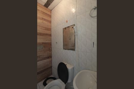 Banheiro de kitnet/studio para alugar com 1 quarto, 23m² em Tupi B, Belo Horizonte