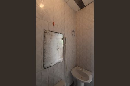 Banheiro de kitnet/studio para alugar com 1 quarto, 23m² em Tupi B, Belo Horizonte