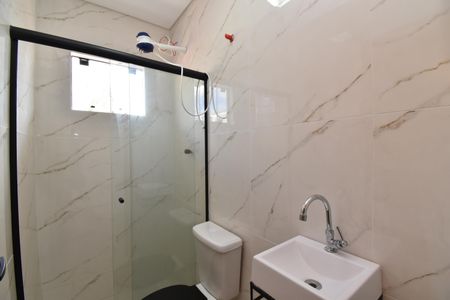 Banheiro de kitnet/studio para alugar com 1 quarto, 30m² em Cajuru, Curitiba