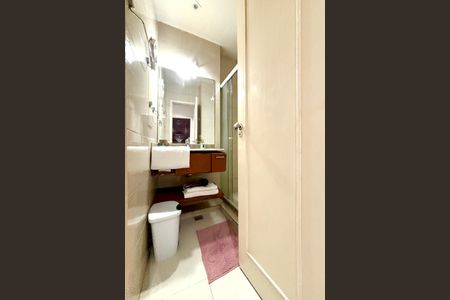 Apartamento à venda com 90m², 2 quartos e sem vaga Apartamento à venda com 90m², 2 quartos e sem vagaBanheiro social