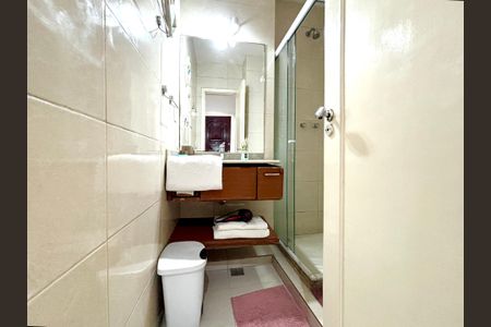 Apartamento à venda com 90m², 2 quartos e sem vaga Apartamento à venda com 90m², 2 quartos e sem vagaBanheiro social