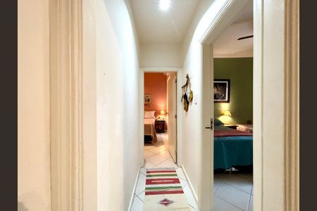 Apartamento à venda com 90m², 2 quartos e sem vaga Apartamento à venda com 90m², 2 quartos e sem vagaCorredor de acesso aos quartos