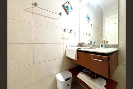 Apartamento à venda com 90m², 2 quartos e sem vaga Apartamento à venda com 90m², 2 quartos e sem vagaBanheiro social