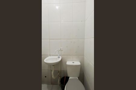 Casa para alugar com 70m², 2 quartos e sem vaga Casa para alugar com 70m², 2 quartos e sem vagaBanheiro