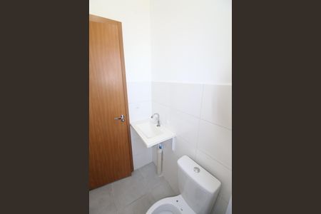 Banheiro de apartamento para alugar com 2 quartos, 38m² em Morada do Fênix, São José dos Campos