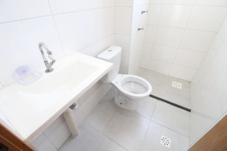 Banheiro de apartamento para alugar com 2 quartos, 38m² em Morada do Fênix, São José dos Campos