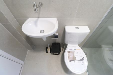 Banheiro de kitnet/studio para alugar com 1 quarto, 30m² em Barra Funda, São Paulo