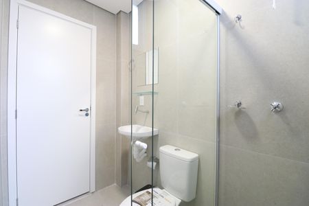Banheiro de kitnet/studio para alugar com 1 quarto, 30m² em Barra Funda, São Paulo