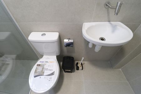 Banheiro de kitnet/studio para alugar com 1 quarto, 26m² em Barra Funda, São Paulo