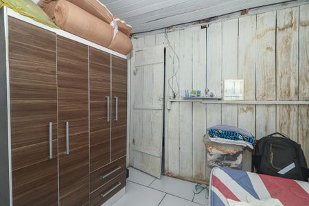 Quarto de casa para alugar com 2 quartos, 10m² em Rubem Berta, Porto Alegre