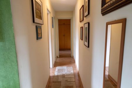 Apartamento à venda com 56m², 2 quartos e 1 vagaCorredor para quartos e banheiro