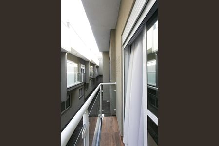 Casa de condomínio à venda com 130m², 3 quartos e 2 vagas Casa de condomínio à venda com 130m², 3 quartos e 2 vagasVaranda da Suíte