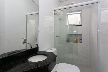 Casa de condomínio à venda com 130m², 3 quartos e 2 vagas Casa de condomínio à venda com 130m², 3 quartos e 2 vagasBanheiro da Suíte