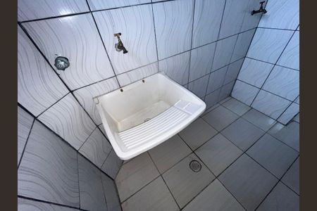 Casa para alugar com 60m², 2 quartos e 1 vagaÁrea de serviço 