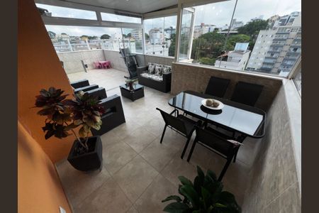 Apartamento à venda com 130m², 3 quartos e 2 vagasÁrea externa