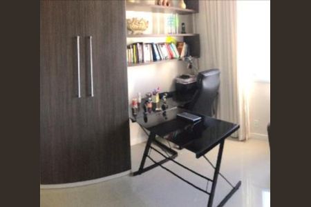 Quarto de apartamento para alugar com 2 quartos, 56m² em Jardim Tupanci, Barueri