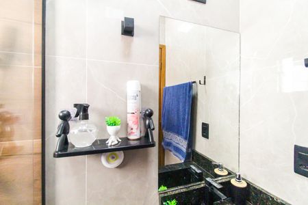 Casa à venda com 63m², 2 quartos e 2 vagas Casa à venda com 63m², 2 quartos e 2 vagasBanheiro da Suíte 1