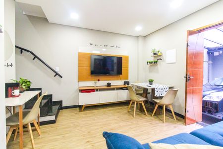 Casa à venda com 63m², 2 quartos e 2 vagas Casa à venda com 63m², 2 quartos e 2 vagasSala/Cozinha