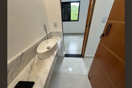 Casa à venda com 137m², 3 quartos e 2 vagasBanheiro das Suítes 2 e 3