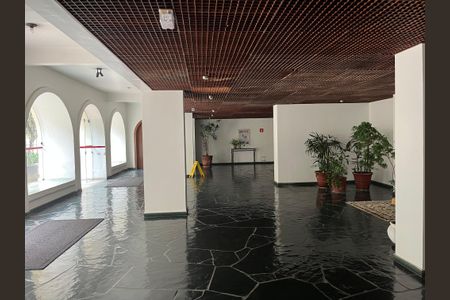 Apartamento para alugar com 220m², 4 quartos e 2 vagas Apartamento para alugar com 220m², 4 quartos e 2 vagasHall de entrada