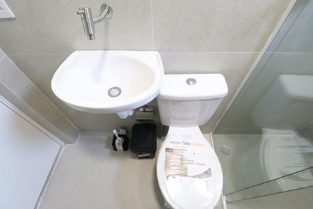 Banheiro de kitnet/studio para alugar com 1 quarto, 20m² em Barra Funda, São Paulo