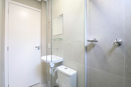 Banheiro de kitnet/studio para alugar com 1 quarto, 20m² em Barra Funda, São Paulo