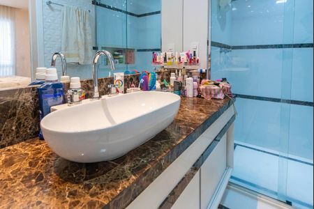 Apartamento à venda com 115m², 2 quartos e 3 vagasBanheiro do Quarto 2