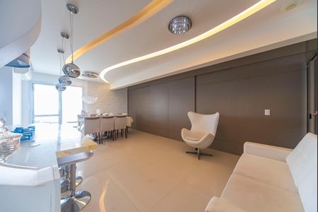 Apartamento à venda com 115m², 2 quartos e 3 vagasSala