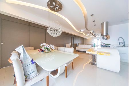 Apartamento à venda com 115m², 2 quartos e 3 vagasSala