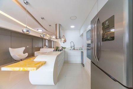 Apartamento à venda com 115m², 2 quartos e 3 vagasCozinha 