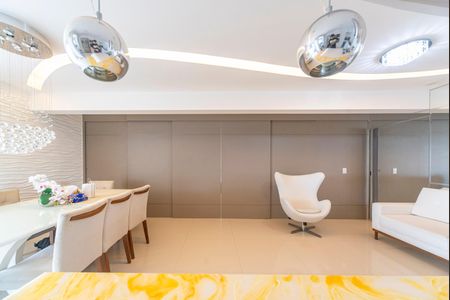 Apartamento à venda com 115m², 2 quartos e 3 vagasSala