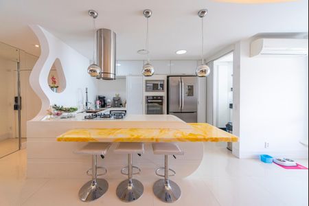 Apartamento à venda com 115m², 2 quartos e 3 vagasCozinha 