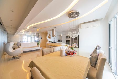 Apartamento à venda com 115m², 2 quartos e 3 vagasSala