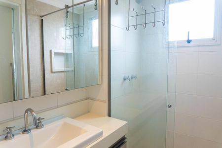 Banheiro de kitnet/studio para alugar com 1 quarto, 40m² em Vila Fachini, São Paulo