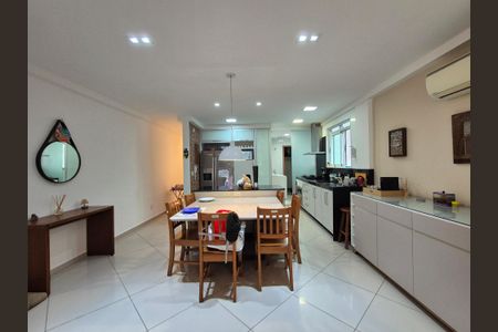 Apartamento à venda com 122m², 3 quartos e 2 vagas Apartamento à venda com 122m², 3 quartos e 2 vagasSala