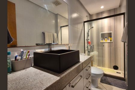 Apartamento à venda com 122m², 3 quartos e 2 vagas Apartamento à venda com 122m², 3 quartos e 2 vagasBanheiro Social