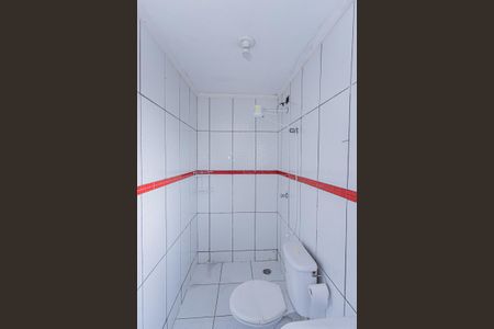 Banheiro e área de serviço - suite de casa para alugar com 1 quarto, 25m² em Vila Souza, São Paulo