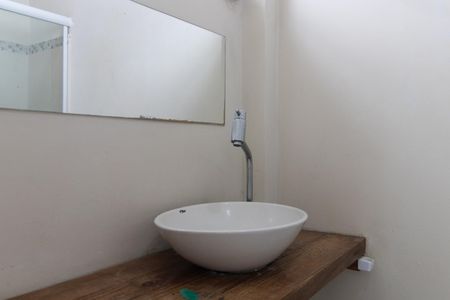 Banheiro de apartamento para alugar com 1 quarto, 43m² em Centro Histórico, Porto Alegre