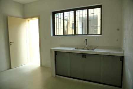 Casa para alugar com 211m², 3 quartos e 2 vagasCozinha 