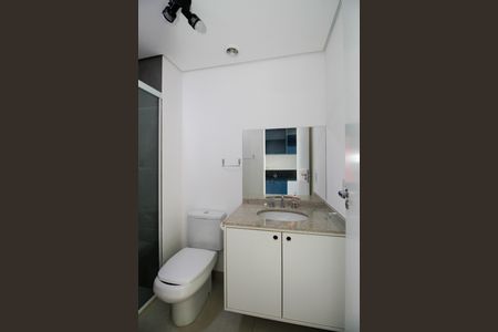 Banheiro de kitnet/studio para alugar com 1 quarto, 30m² em Pinheiros, São Paulo